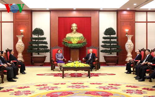 ທ່ານເລຂາທິການໃຫຍ່ຫງວຽນຟູຈ້ອງຕ້ອນຮັບທ່ານນາງປະທານສະພາແຫ່ງຊາດລາວ